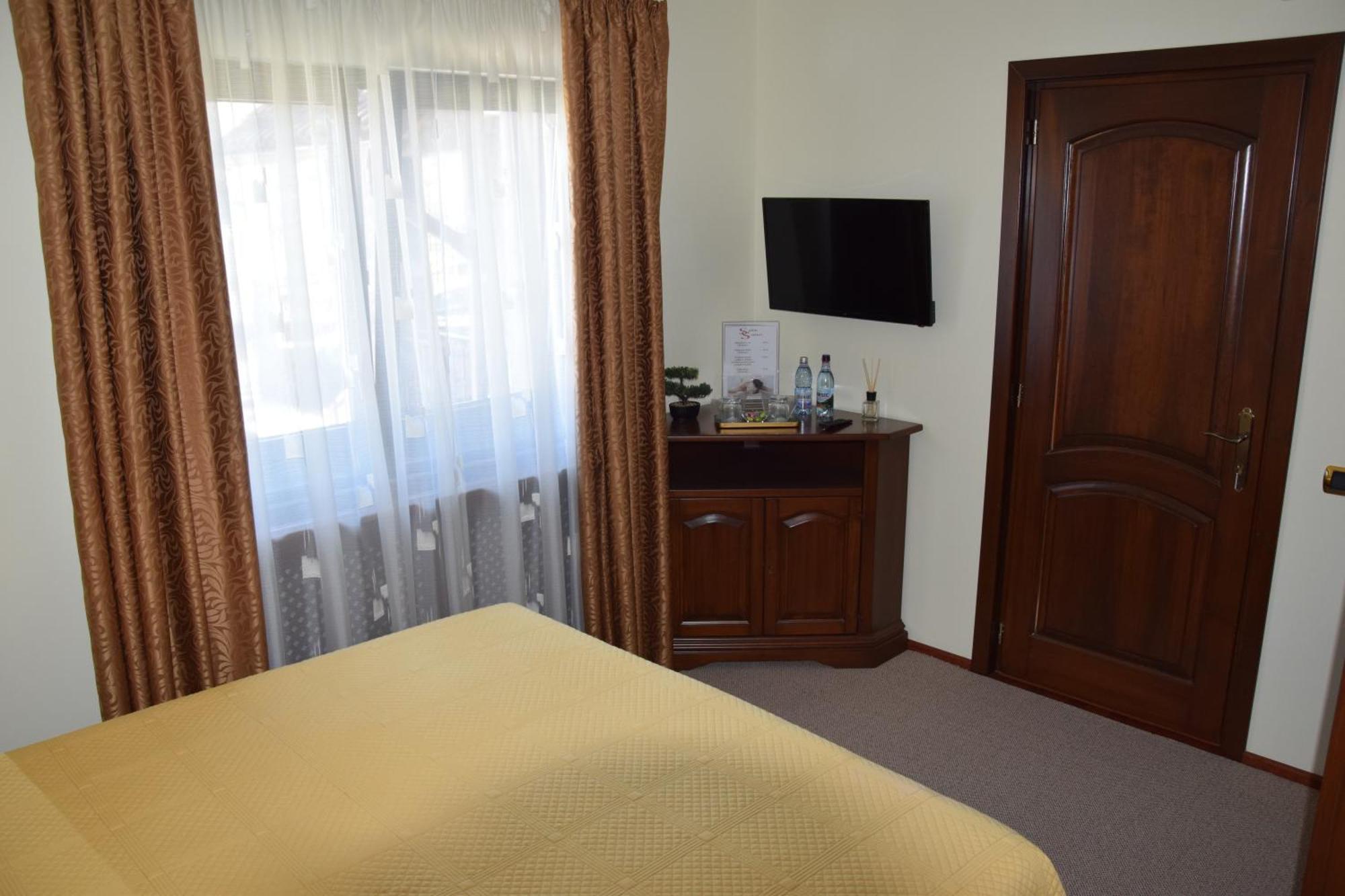Pensiunea Select Curtea de Argeş Exteriör bild